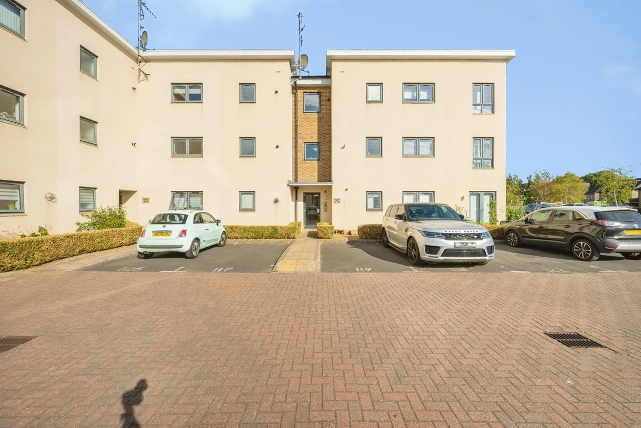 2 bed flat for sale — Sheldon Way, Berkhamsted, Hertfordshire, HP4