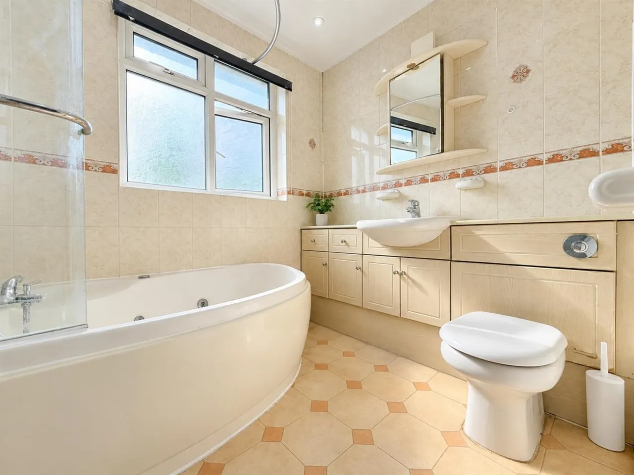 Semi-Detached To LetShelley Crescent, Hounslow, TW5, photo 6