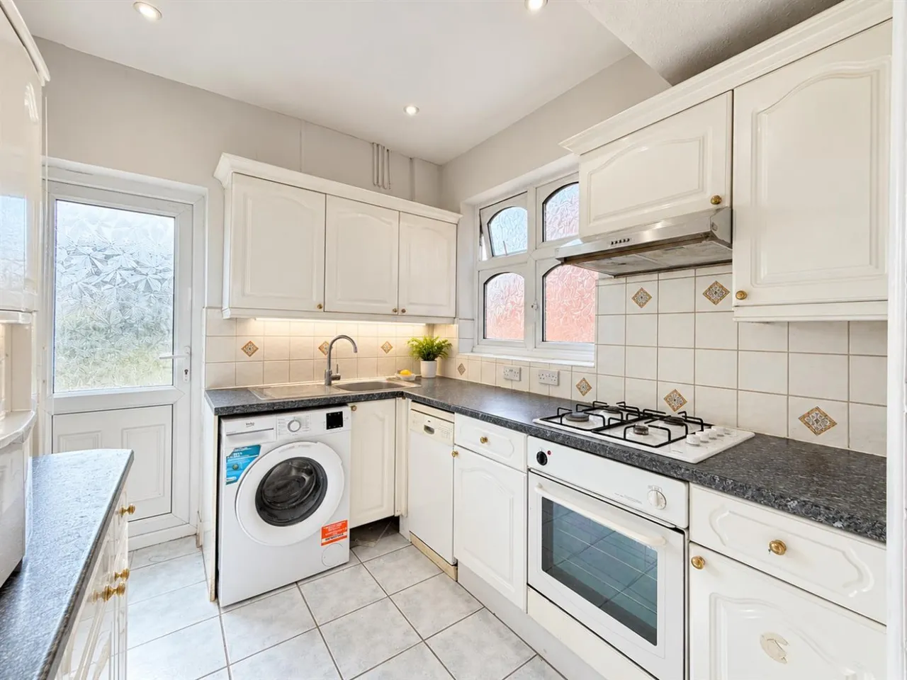 3 bed house to rent, Semi-Detached To LetShelley Crescent, Hounslow, TW5