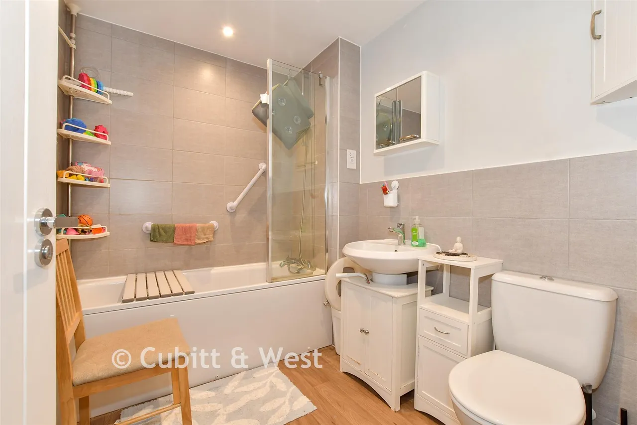 Sinclair Drive, Codmore Hill, RH20, photo 8