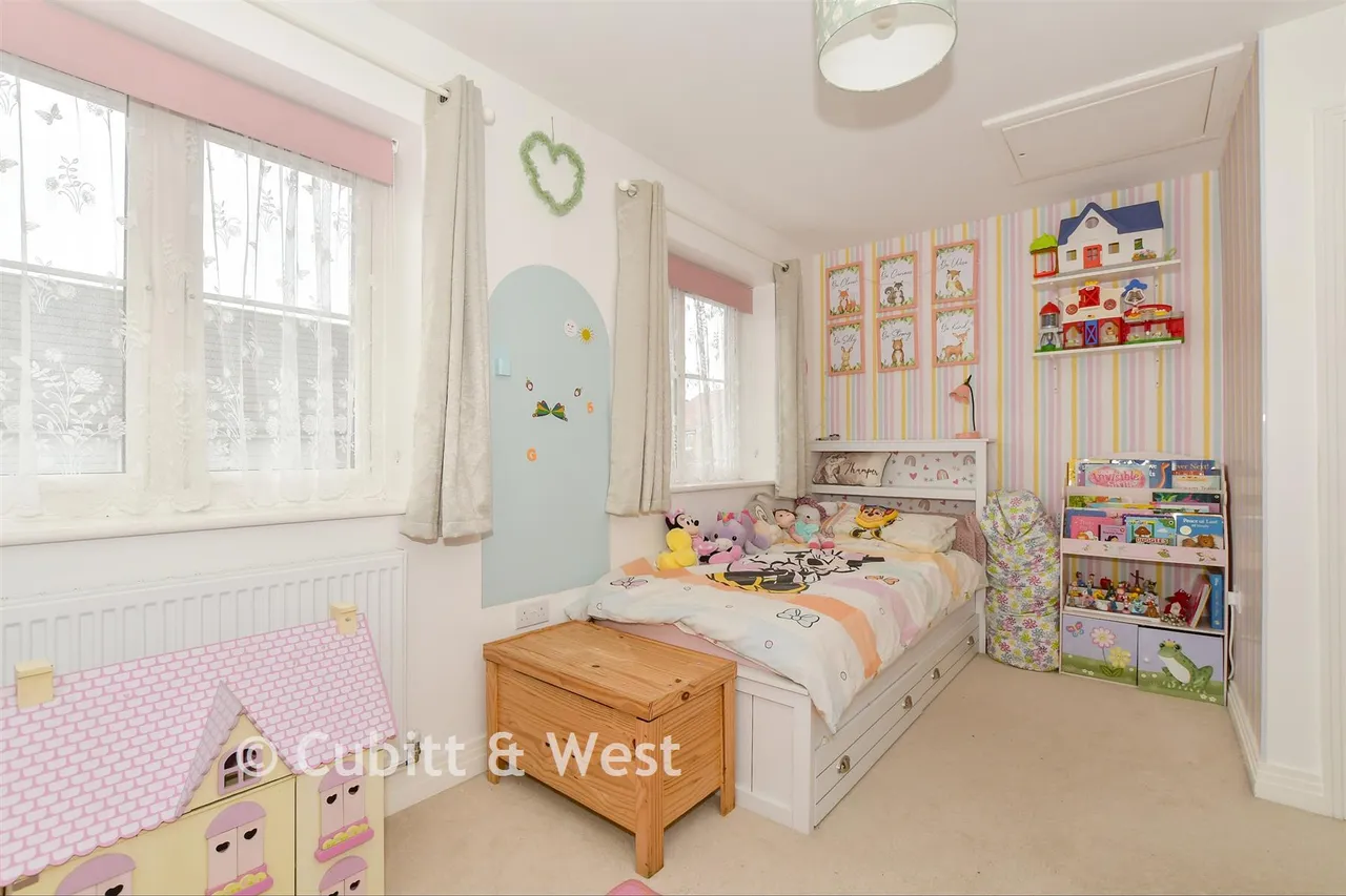 Sinclair Drive, Codmore Hill, RH20, photo 7