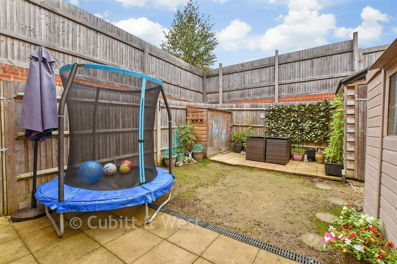 Sinclair Drive, Codmore Hill, RH20, photo 10