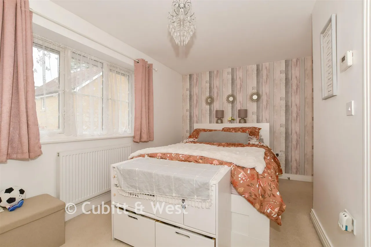 Sinclair Drive, Codmore Hill, RH20, photo 5