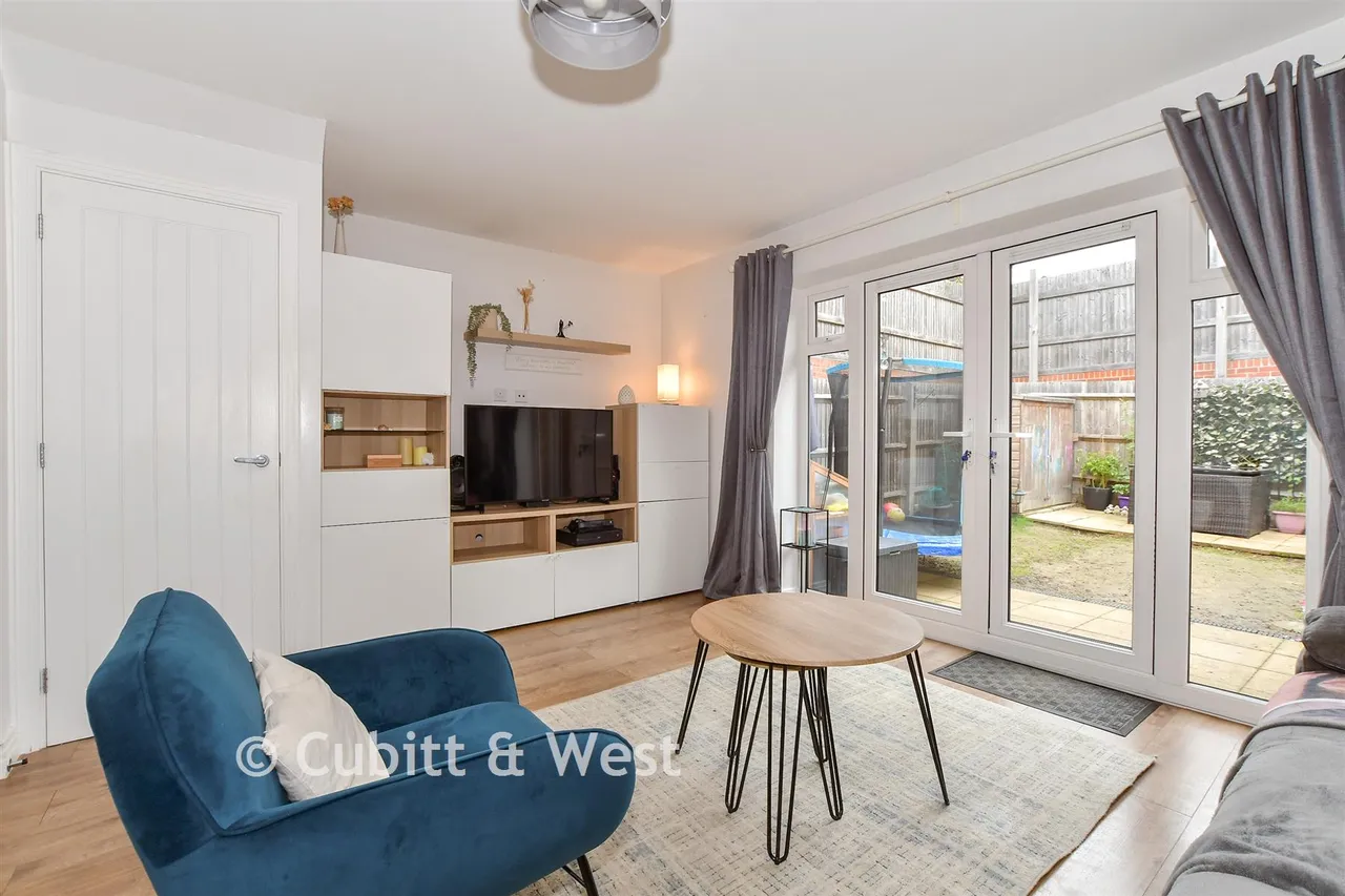 Sinclair Drive, Codmore Hill, RH20, photo 4