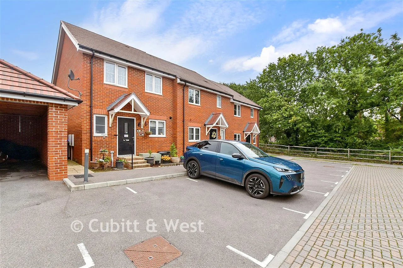 Sinclair Drive, Codmore Hill, RH20, photo 11