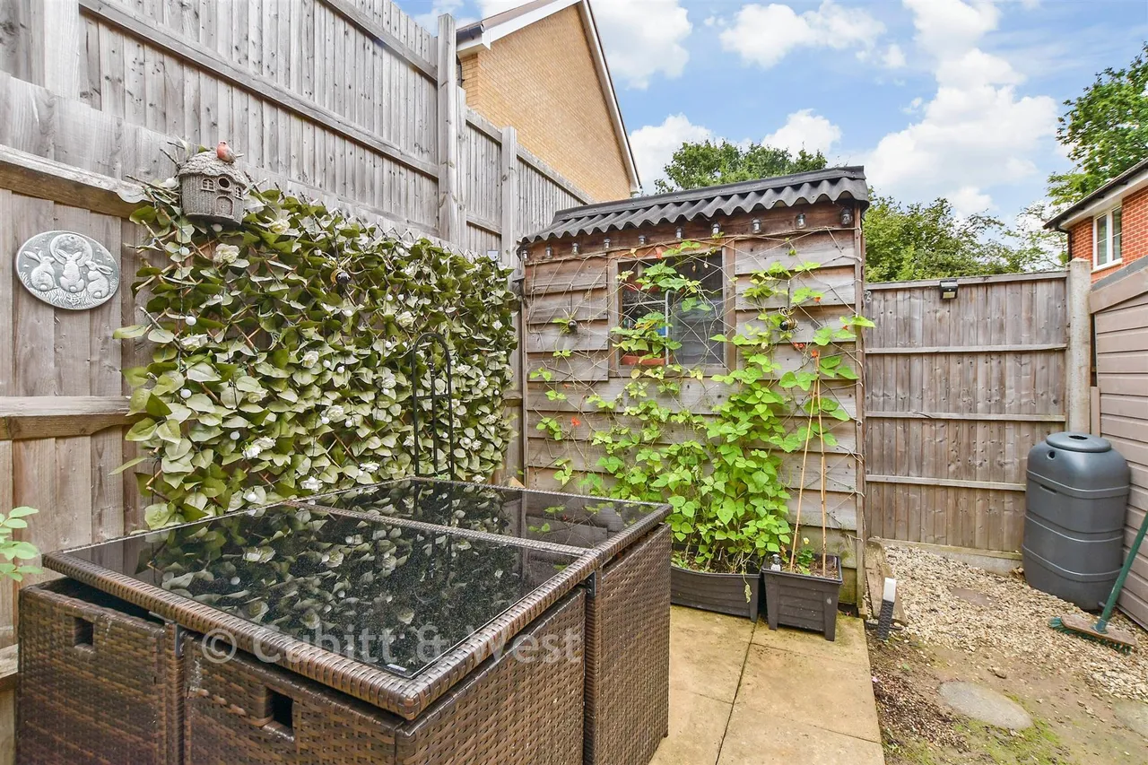 Sinclair Drive, Codmore Hill, RH20, photo 9