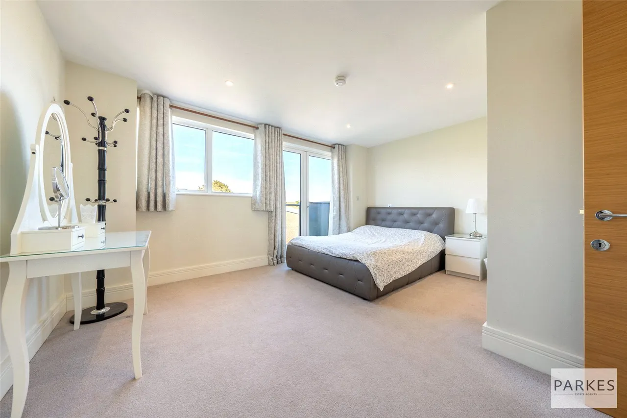 Sir Alexander Close, London, W3 7JQ, photo 9