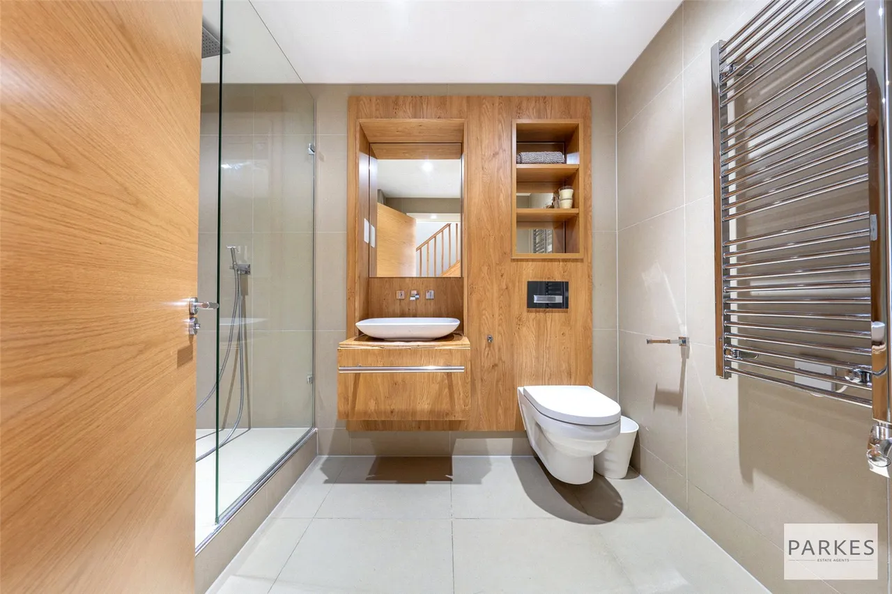 Sir Alexander Close, London, W3 7JQ, photo 7