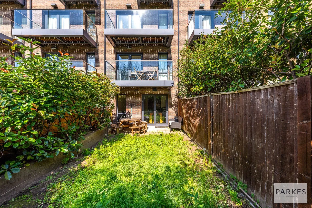 Sir Alexander Close, London, W3 7JQ, photo 8