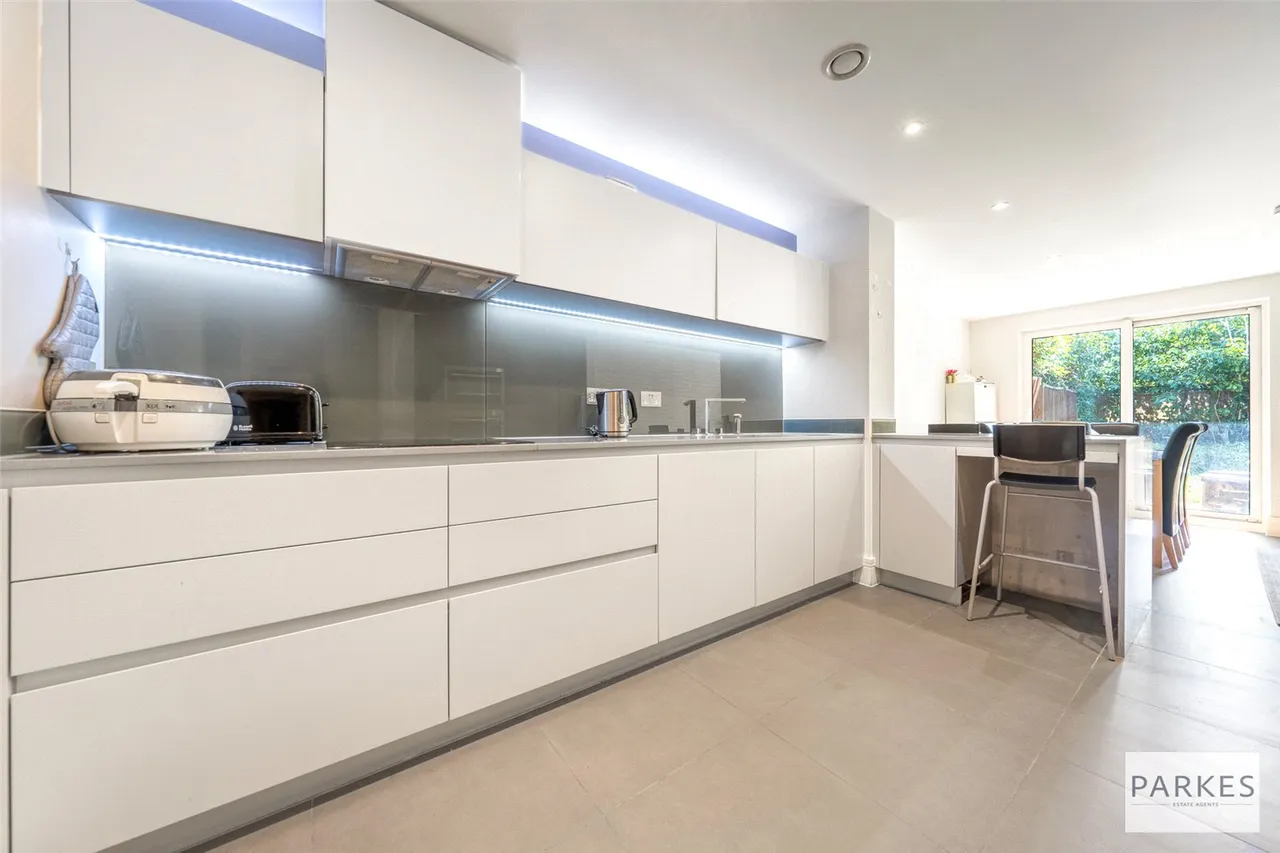 Sir Alexander Close, London, W3 7JQ, photo 4