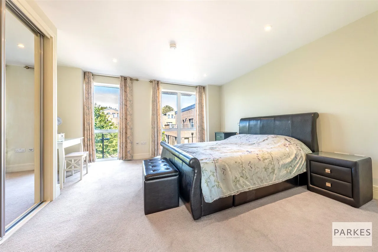 Sir Alexander Close, London, W3 7JQ, photo 6