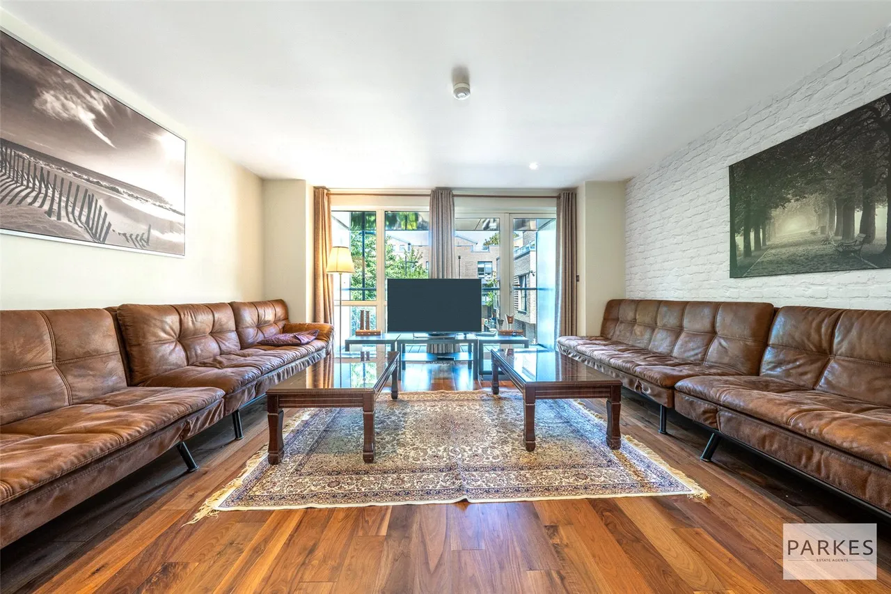 Sir Alexander Close, London, W3 7JQ, photo 2