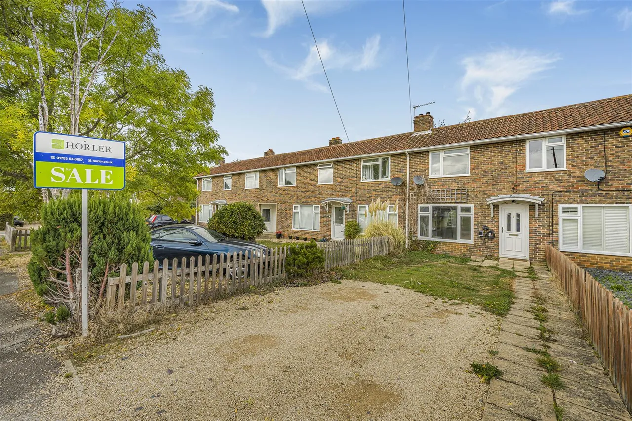 2 bed house for sale, Peel Close, Windsor, SL4