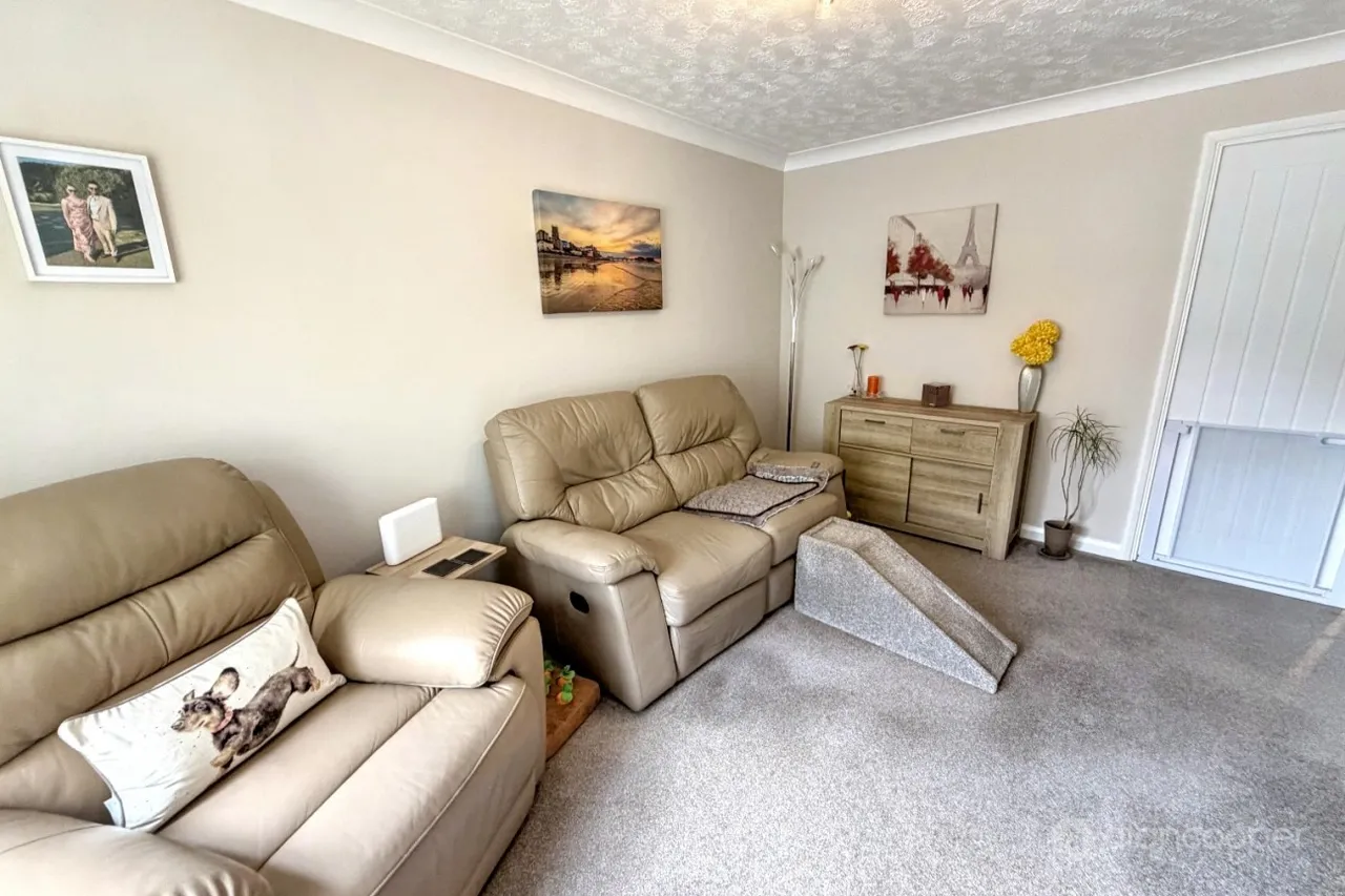 Wakehurst Close, Maple Park, CV11, photo 3