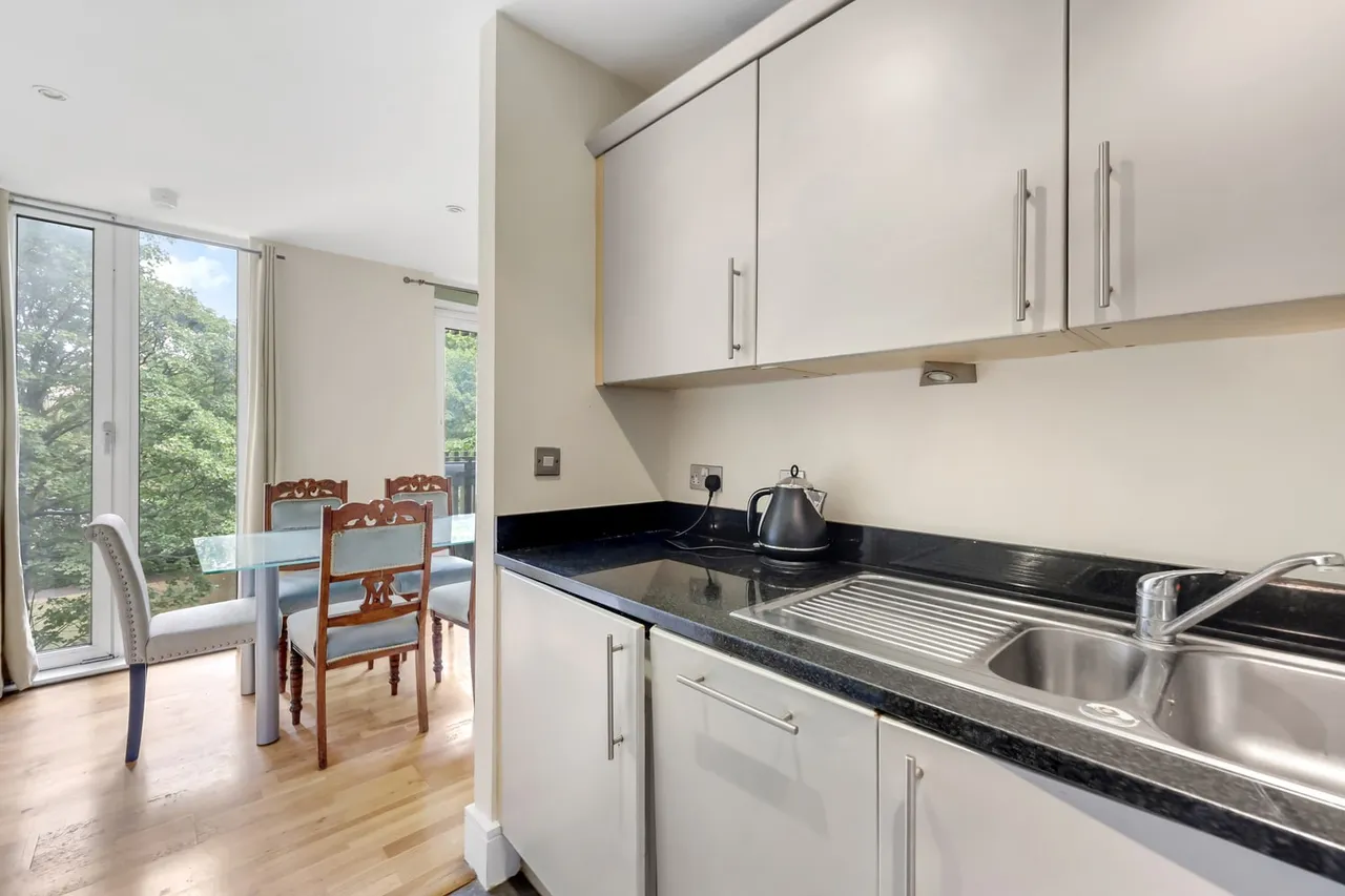 Flat 10, 2 Grosvenor Court, Wharf Lane, London, E14 7HW, photo 7