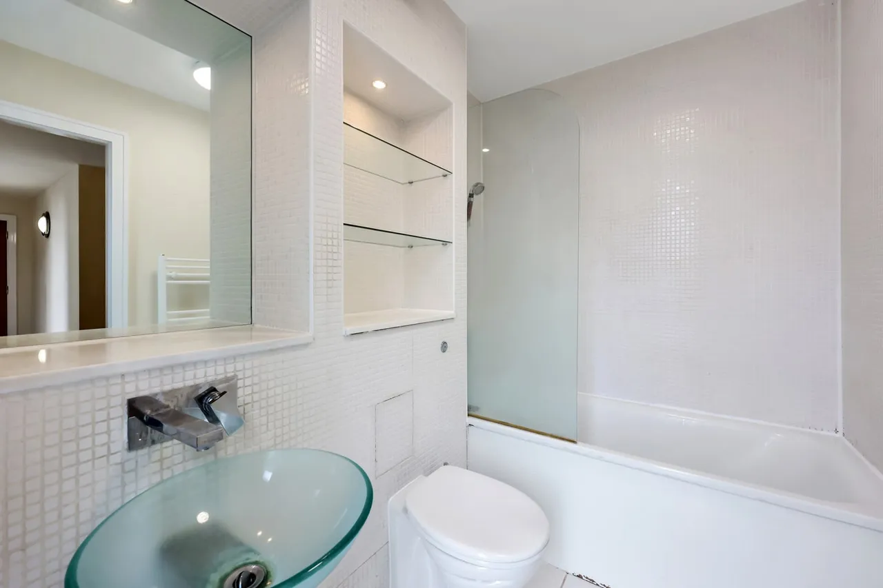 Flat 10, 2 Grosvenor Court, Wharf Lane, London, E14 7HW, photo 14