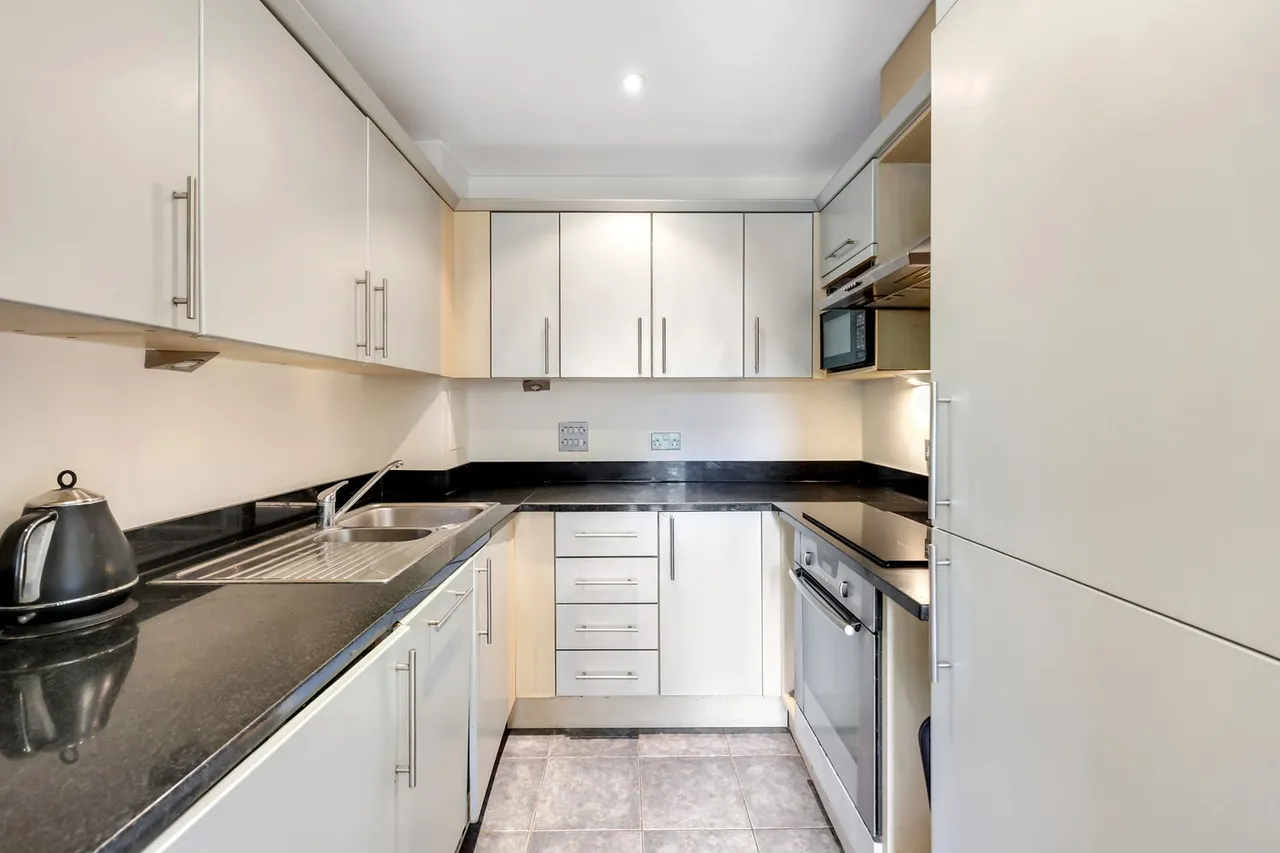 Flat 10, 2 Grosvenor Court, Wharf Lane, London, E14 7HW, photo 6
