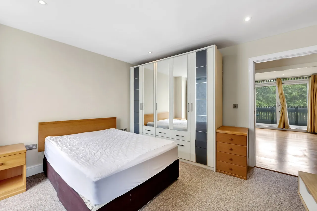 Flat 10, 2 Grosvenor Court, Wharf Lane, London, E14 7HW, photo 8