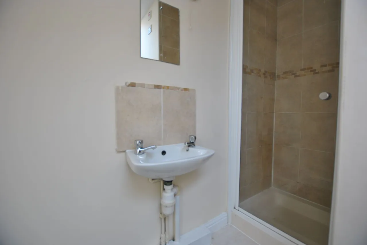 Rainham Road, Gillingham, Kent, ME7 5NG, photo 6