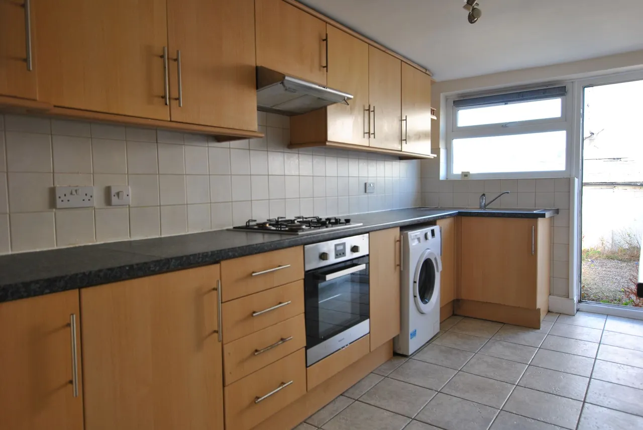 2 bed flat to rent — Rainham Road, Gillingham, Kent, ME7 5NG