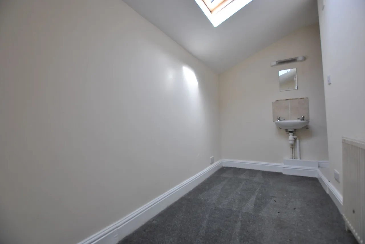 Rainham Road, Gillingham, Kent, ME7 5NG, photo 5