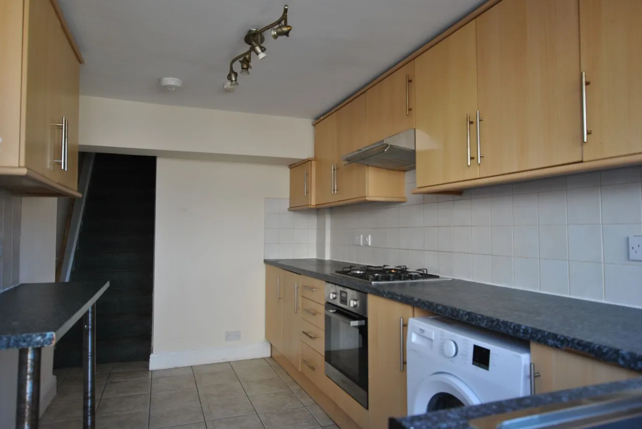 Rainham Road, Gillingham, Kent, ME7 5NG, photo 2