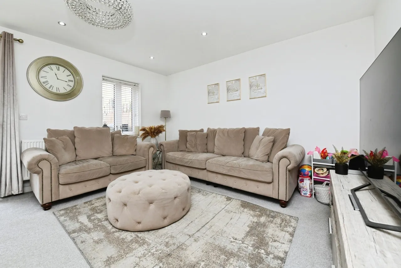 Montague Street, Rainham, RM13, photo 21