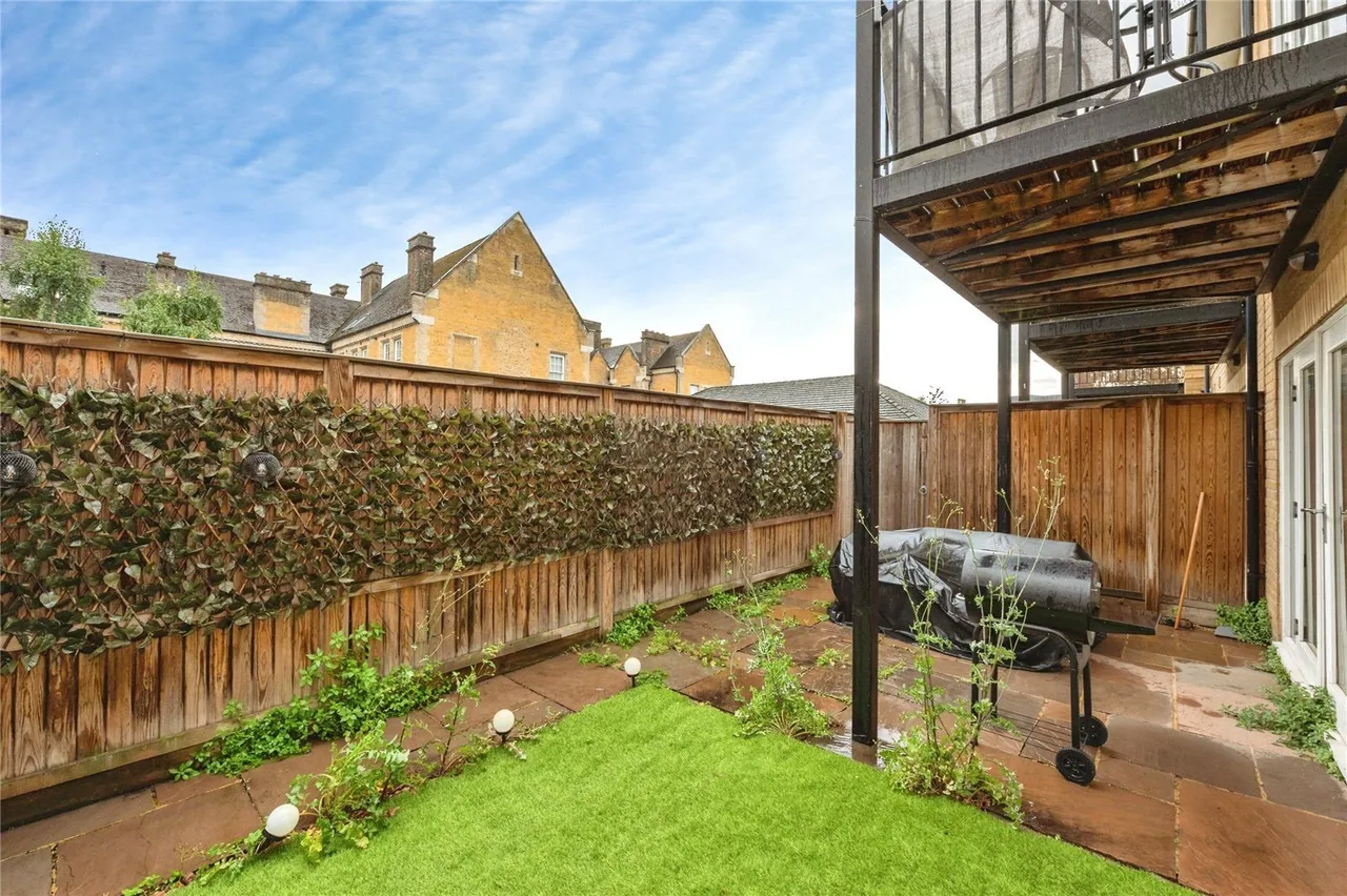 Chapel Drive, Dartford, DA2, photo 9