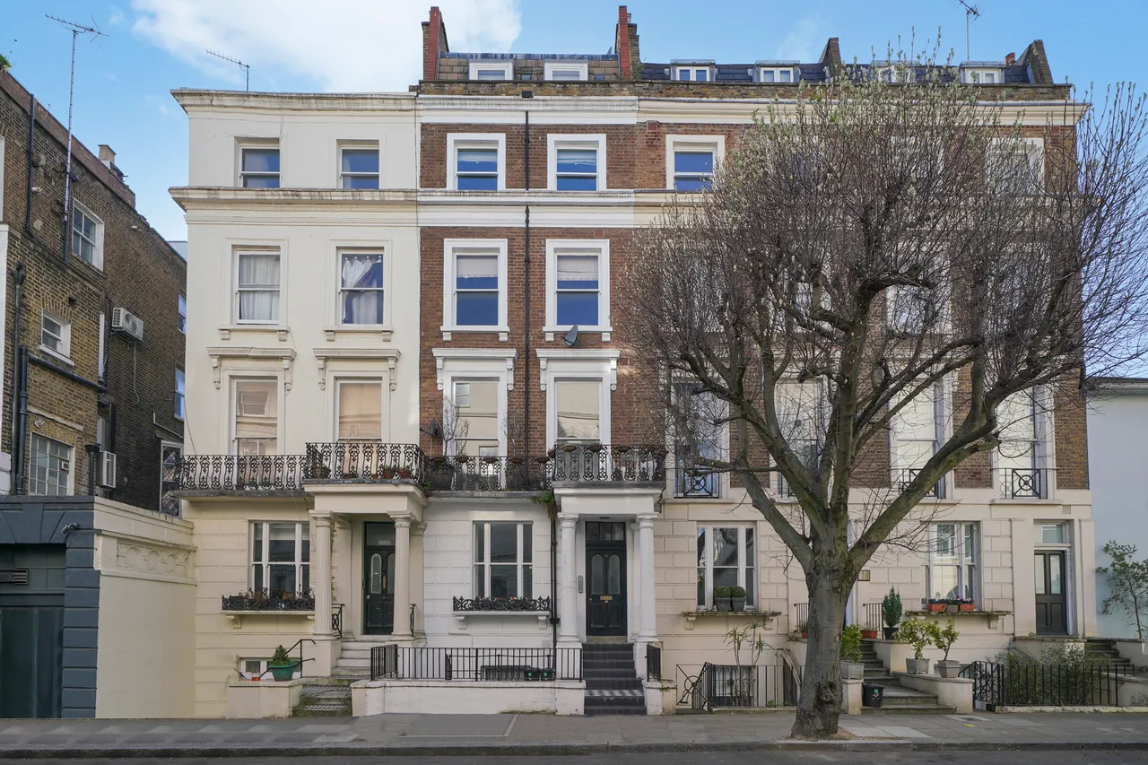 2 bed flat for sale, Monmouth Road, London, W2