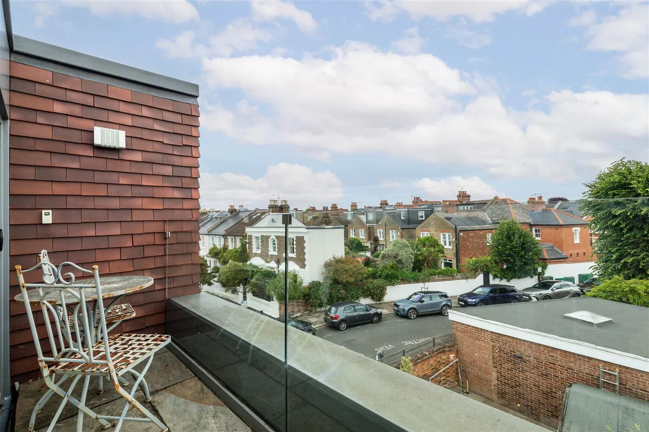 Kingscote Road, London, W4, photo 12