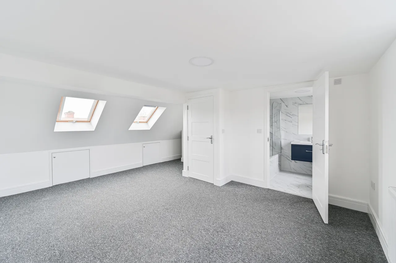 126 Gorringe Park Avenue, Mitcham, photo 10