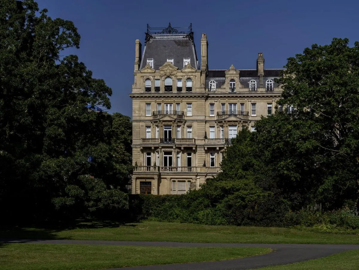 3 bed flat for sale, Cambridge Gate, London, NW1