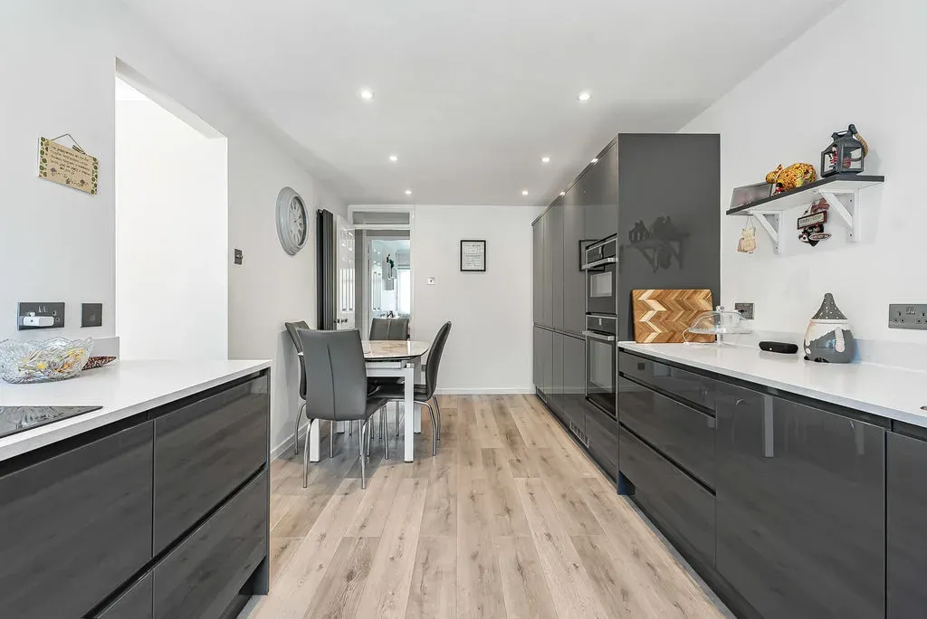 Garraways, Coffee Hall, Milton Keynes, Buckinghamshire, MK6 5DU, photo 2