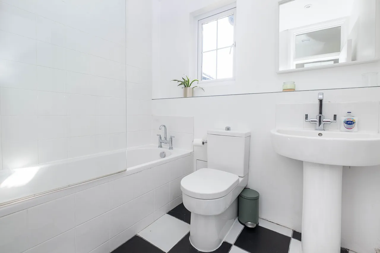 Merton Road, London, SW18, photo 8