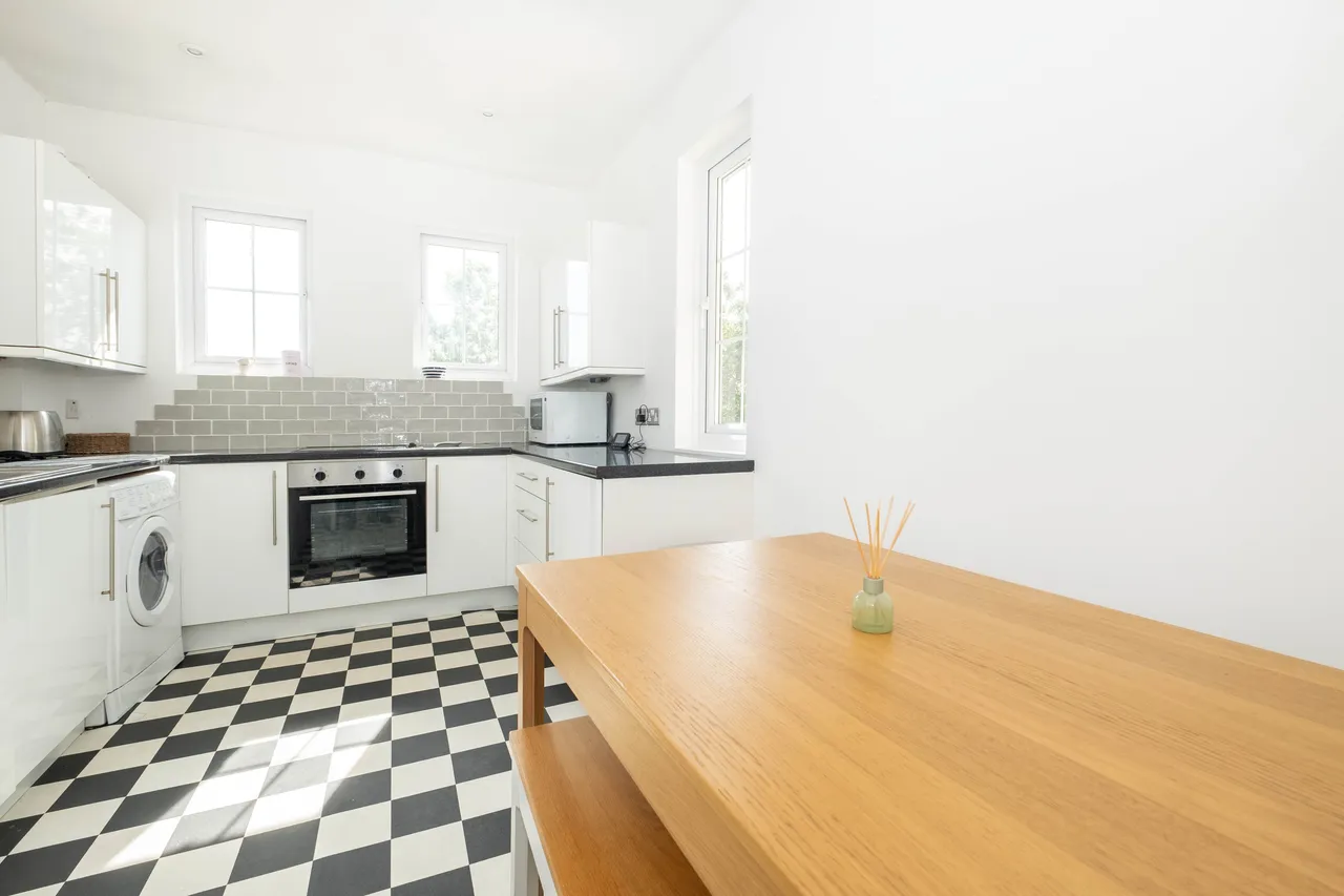 2 bed flat for sale — Merton Road, London, SW18