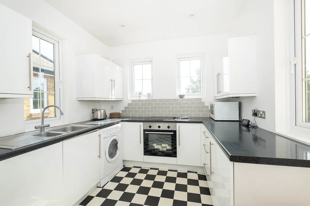 Merton Road, London, SW18, photo 7
