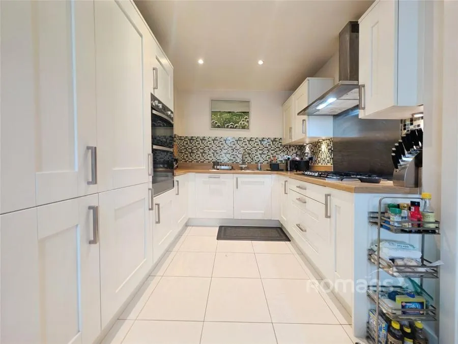 Repton Crescent, Earley, RG6, photo 3