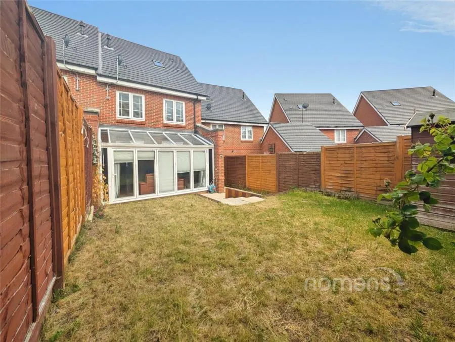 Repton Crescent, Earley, RG6, photo 2