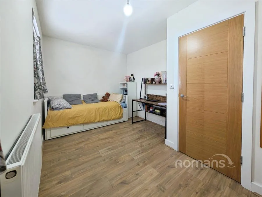 Repton Crescent, Earley, RG6, photo 8