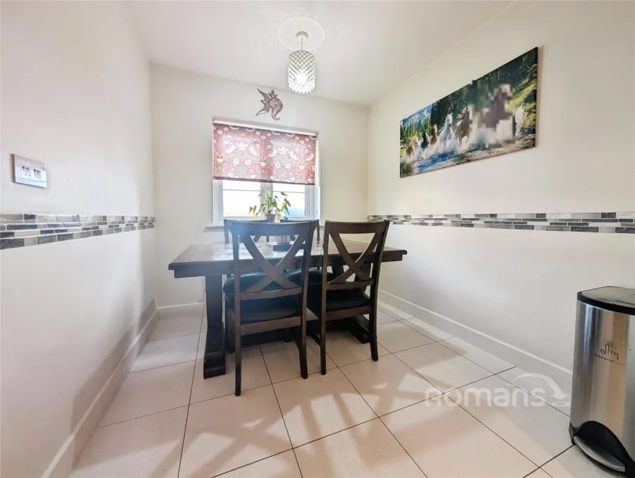 Repton Crescent, Earley, RG6, photo 10