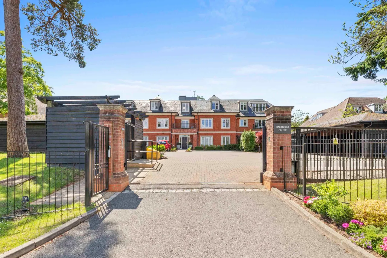 2 bed flat for sale, Station Road, Beaconsfield, HP9