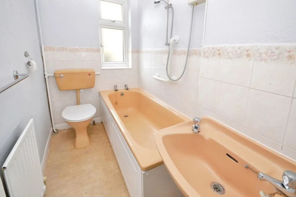 Amesbury Road, Hanworth, TW13, photo 8