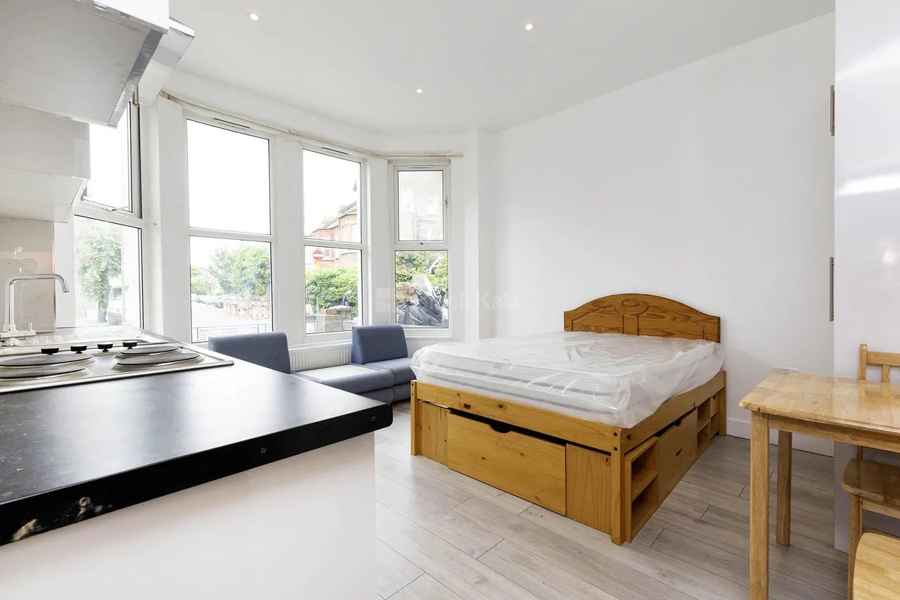 Ash Grove, London, NW2, photo 4