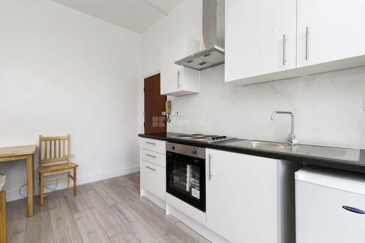 Ash Grove, London, NW2, photo 8
