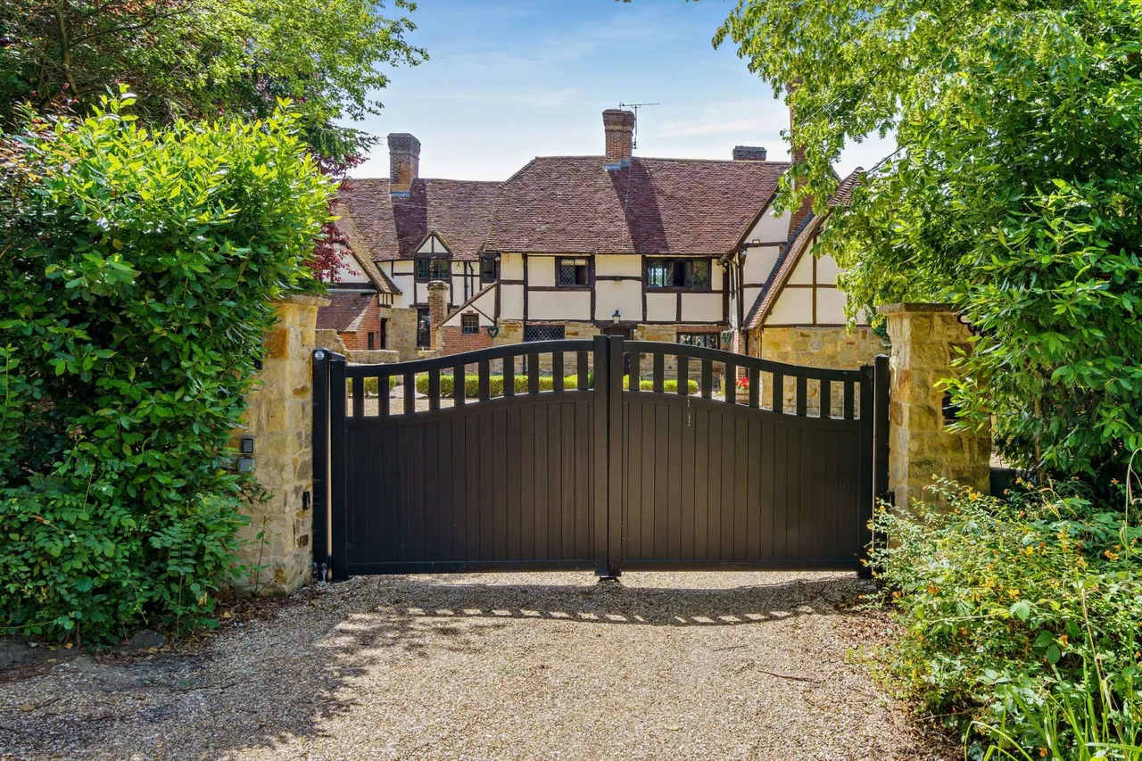 Henley Down, Catsfield, Battle, East Sussex, TN33 9BN, photo 3