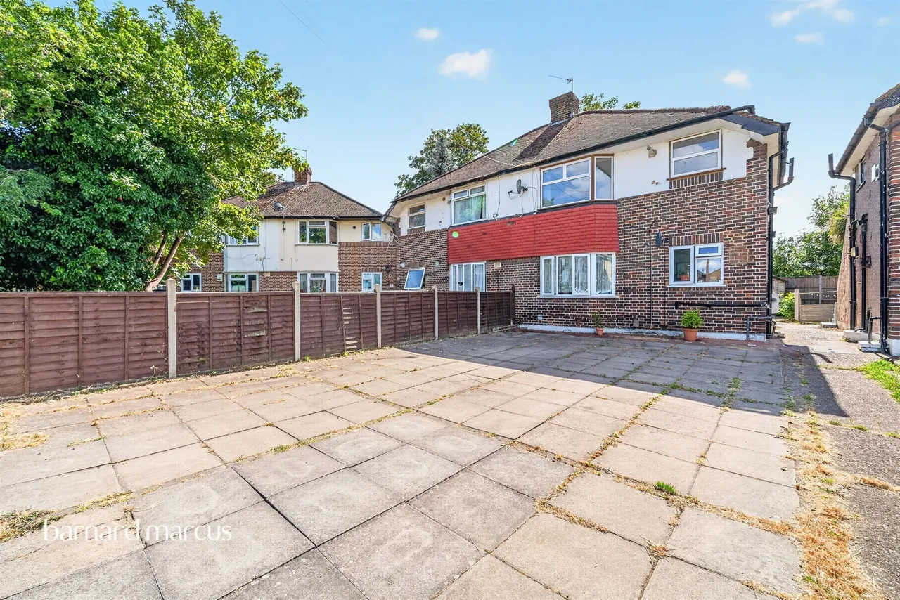 2 bed flat for sale — Elmcroft Close, Feltham