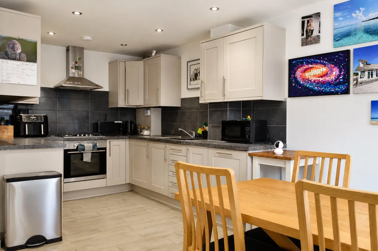 Hillbury Road, Alderholt, Fordingbridge, Dorset, SP6 3BQ, photo 3