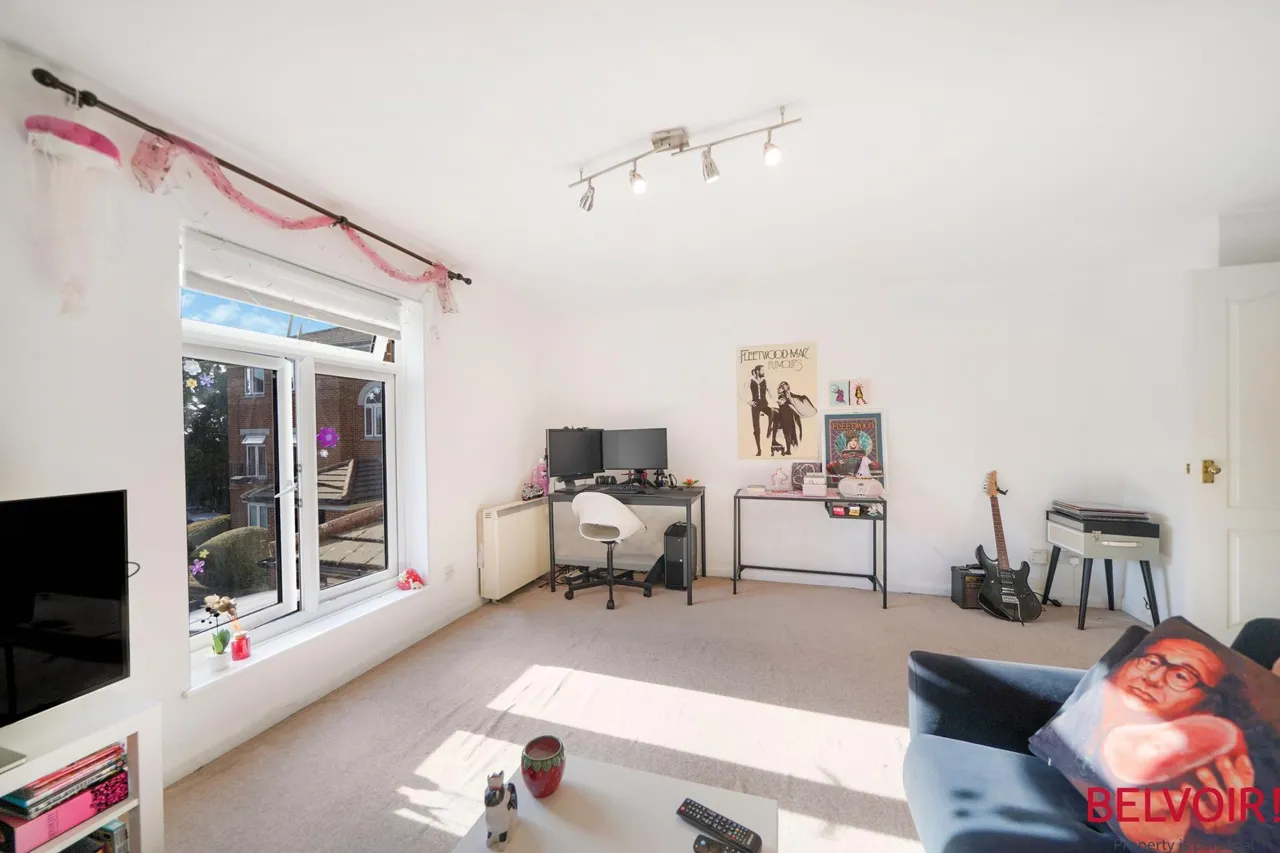 12 Swynford Gardens, Hendon, London, NW4, photo 2