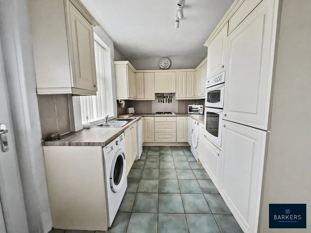 Welwyn Avenue, Batley WF17 8DU, photo 5