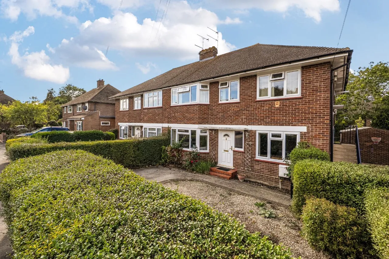 2 bed flat for sale, Bulkeley Avenue, Windsor